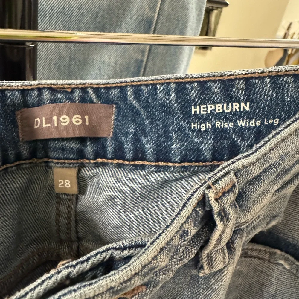 DL1961 Hepburn Jeans - Picture 4 of 4